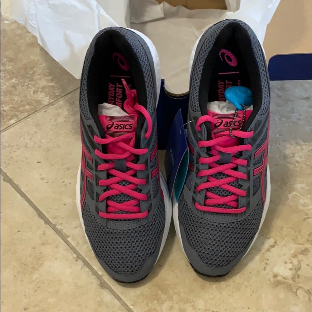 Asics brand new running shoes. SZ 8